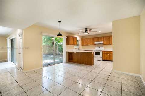 8209 SW 24th St, North Lauderdale, FL 33068