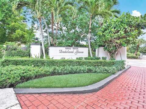 6886 N Kendall Dr, Pinecrest, FL 33156