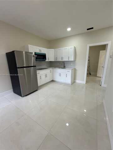 559 NW 2nd St, Florida City, FL 33034