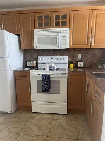 8345 Sunrise Lakes Blvd, Sunrise, FL 33322