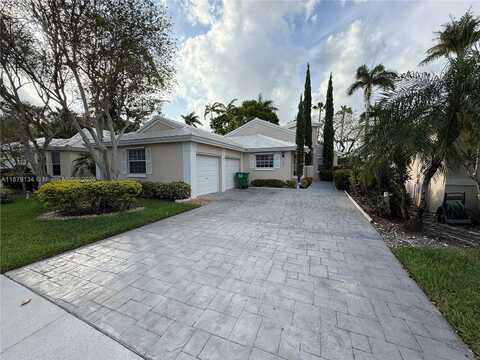 1040 Wilshire Cir W, Pembroke Pines, FL 33027