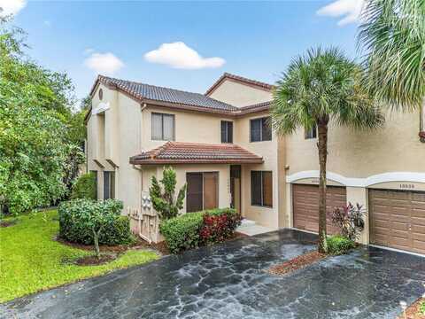 10541 NW 10th St, Plantation, FL 33322