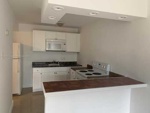 2025 NE 164th St, North Miami Beach, FL 33162