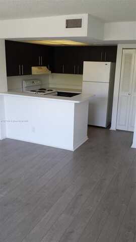 752 Executive Center Dr, West Palm Beach, FL 33401