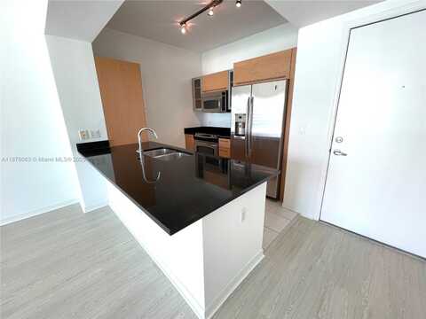 950 Brickell Bay Dr, Miami, FL 33131