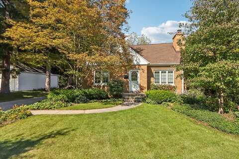 1370 Chestnut St, West Bend, WI 53095