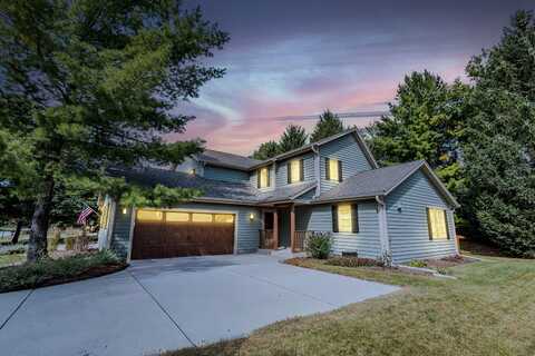 N26w26388 Quail Hollow Rd, Pewaukee, WI 53072
