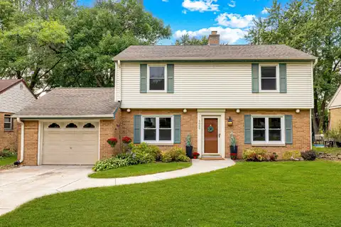 4069 N 111th St, Wauwatosa, WI 53222