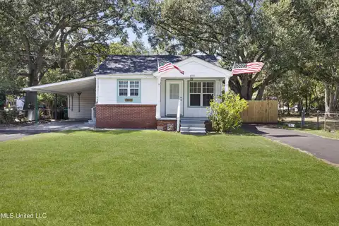 2105 9th Street, Pascagoula, MS 39567