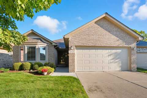 43472 Pointe, Clinton, MI 48038