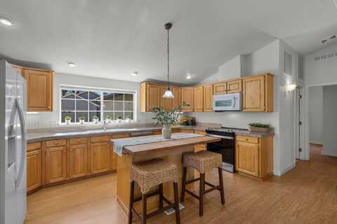 269 N Wheeler Loop, Sisters, OR 97759