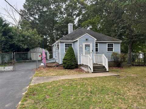 30 Quensel Court, Lake Grove, NY 11755