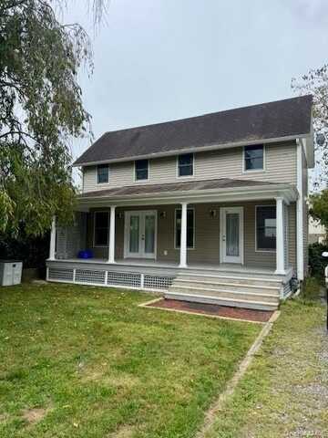 29 1/2 Woolsey Avenue, Glen Cove, NY 11542