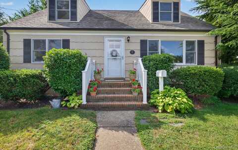 2 Perkins Avenue, Amityville, NY 11701