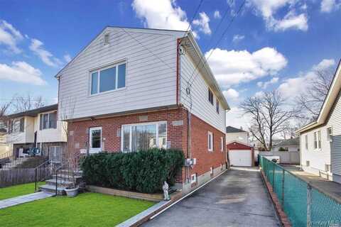 22 15th Street, Bayville, NY 11709