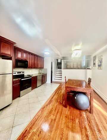 10 Mechanic Street, Glen Cove, NY 11542