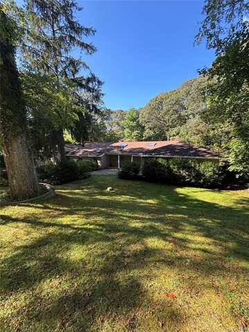 11 Juneau Boulevard, Woodbury, NY 11797