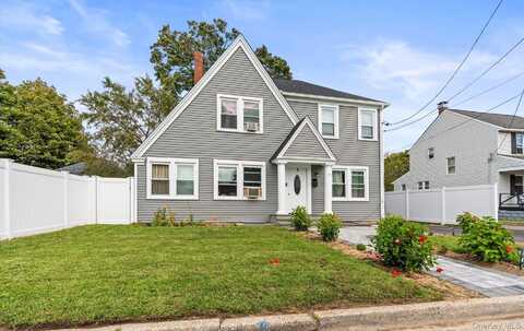 5 Northridge Street, Patchogue, NY 11772