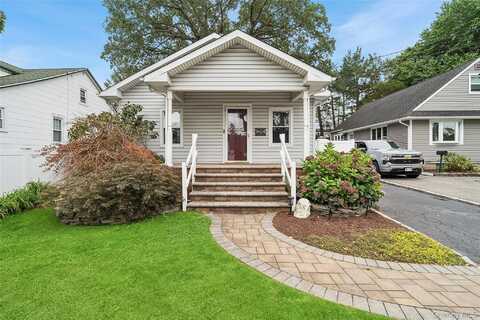 35 Vondran Street, Huntington Station, NY 11746