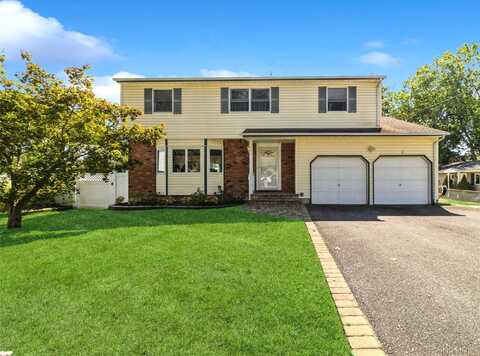 486 Thrift Street, Ronkonkoma, NY 11779
