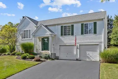 6 Fieldcrest Court, Algonquin, IL 60102