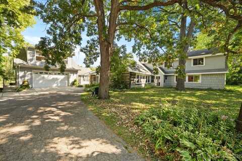 7n384 Whispering Willows Street, Saint Charles, IL 60174
