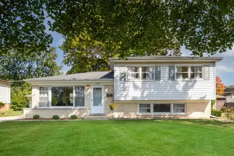 1720 W Robbie Lane, Mount Prospect, IL 60056