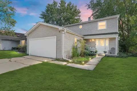 7 Woodmar Court, Streamwood, IL 60107