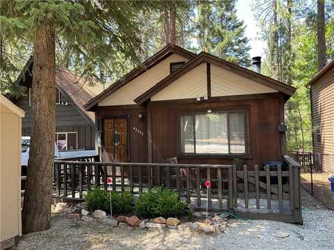 42592 Cedar Avenue, Big Bear Lake, CA 92315