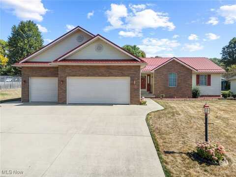 377 Schoenbrunn Drive NE, New Philadelphia, OH 44663