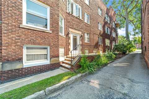2707 Lancashire Road unit: 18, Cleveland Heights, OH 44106