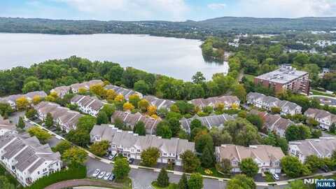 285 Levinberg Lane, Wayne, NJ 07470