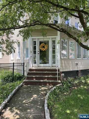211 Paterson Avenue 2nd Fl, Midland Park, NJ 07432