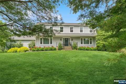 68 Burnwood Lane, Upper Saddle River, NJ 07458