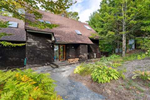 43 Hilltop Road, Winhall, VT 05340