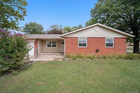 902 W 8th Street, Claremore, OK 74017