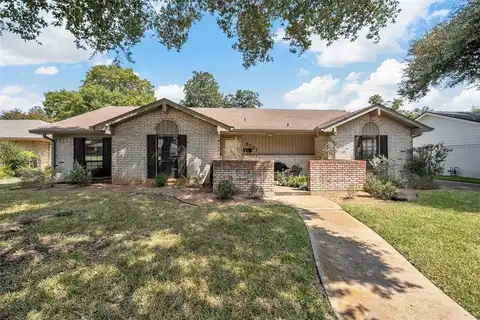5727 LAKEMONT Circle, Waco, TX 76710