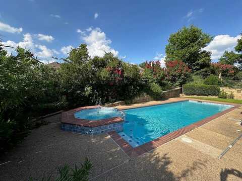 600 Huntersridge Court, Irving, TX 75063