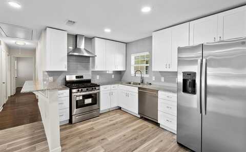 2530 Maverick Avenue, Dallas, TX 75228