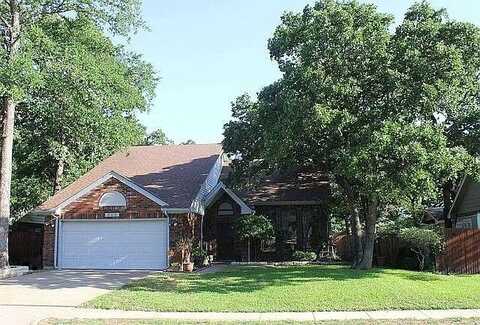 502 Holliday Lane, Euless, TX 76039