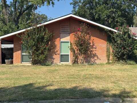 2213 Oakridge Drive, Haltom City, TX 76117