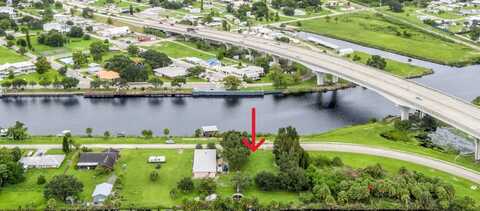 1109 River Rd, Moore Haven, FL 33471