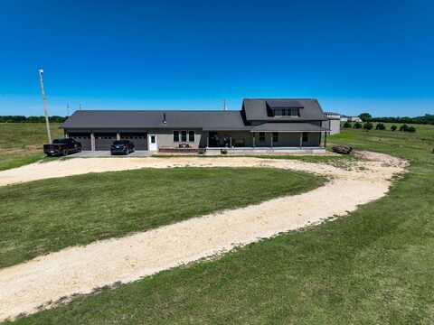 2905 E Road, Beloit, KS 67420