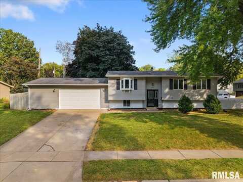 4153 GREENBRIER Drive, Bettendorf, IA 52722