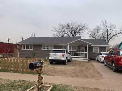 1305 Smythe St, Plainview, TX 79072