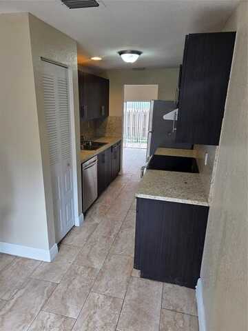 8218 NW 8 Place, Plantation, FL 33324