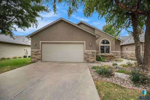 713 E 70th Pl, Sioux Falls, SD 57108