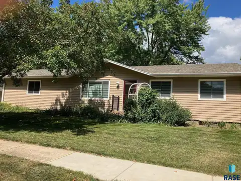6512 W Essex Dr, Sioux Falls, SD 57106