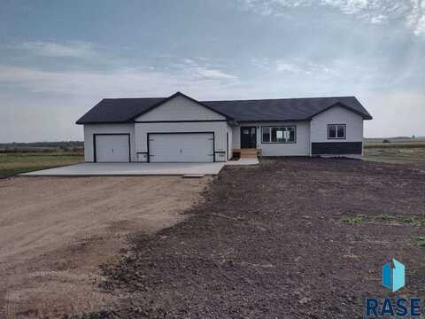 2022 Harvest Creek Ln, Madison, SD 57042