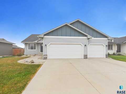 415 Thelma Ave, Harrisburg, SD 57032